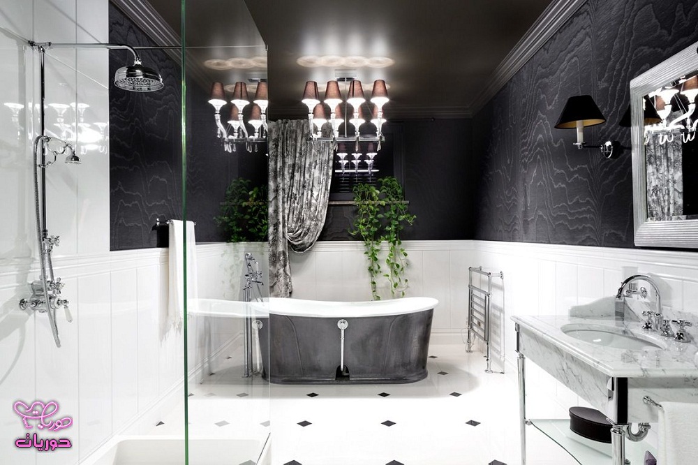 Phòng tắm với thiết kế tường và sàn trắng