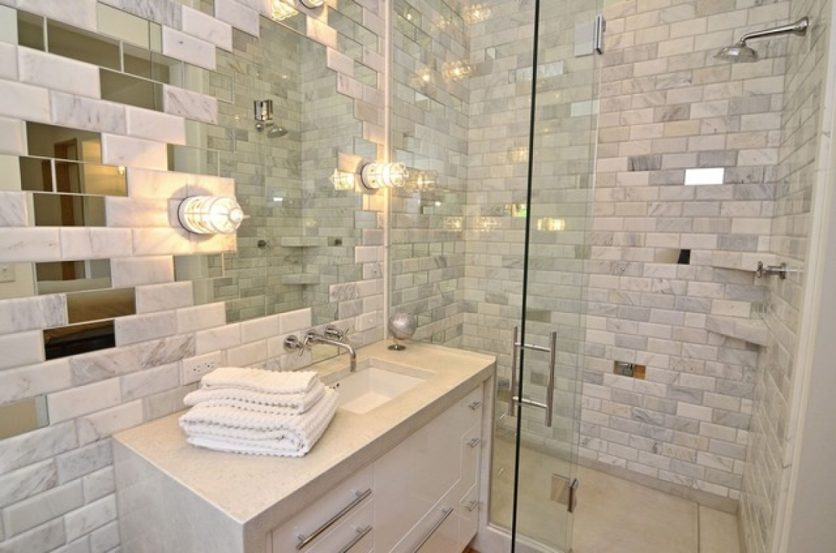Phòng tắm có chất lượng màu sắc lấp lánh